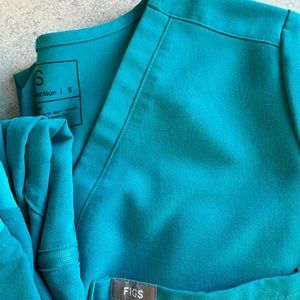 Teal Figs Scrubset